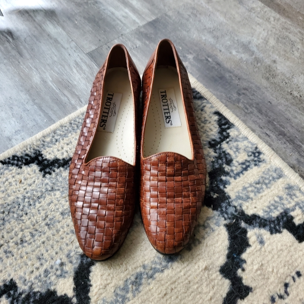 Vintage 90s Trotters woven leather flats